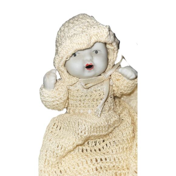 6" Old Antique #9 Baby Bisque Jointed Doll in Beautiful Crocheted With Nice Bed - Picture 7 of 12